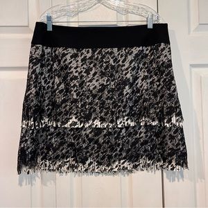 🍊 Ann Taylor Black and White Tiered Skirt - size 14